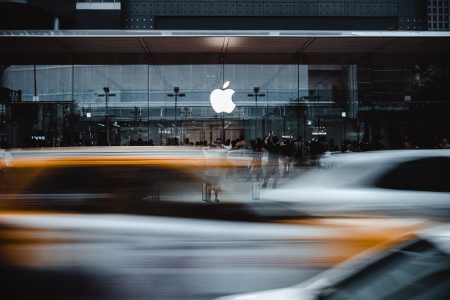 Apple plans generative AI integration in iOS 18, aiming for late 2024 debut