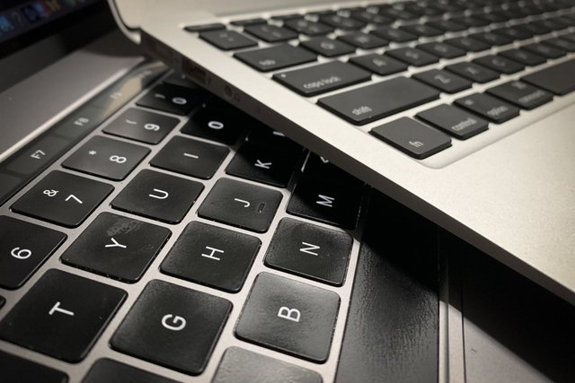 Apple patents removable key that doubles as a MacBook mouse