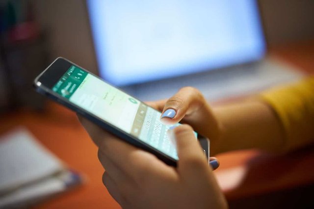 WhatsApp introduces Discord-like voice chat feature for large groups