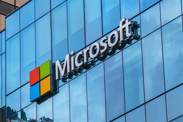 Microsoft explores Xbox mobile store to challenge Apple and Google dominance