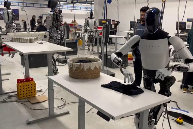 Full autonomy of Elon Musk's Optimus remains a distant goal