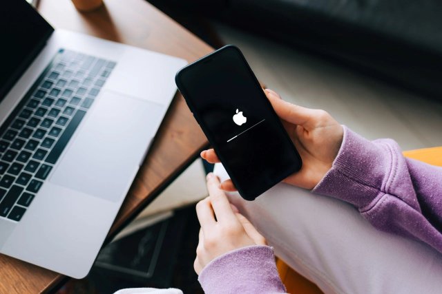 Apple settles 'batterygate' class action lawsuit with $92.17 payments