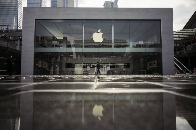 Apple's design team sees another longtime member departure