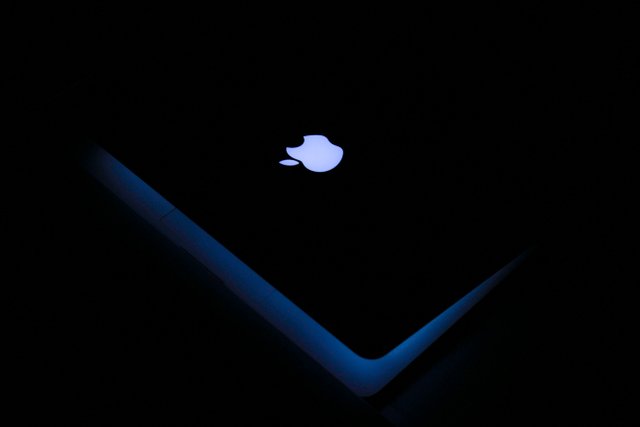 Apple unveils AI model for image editing with text commands