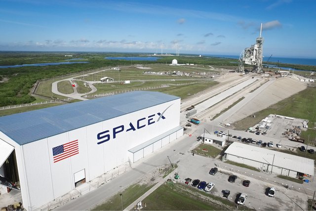 SpaceX expands astronaut launch capacity with second Florida pad