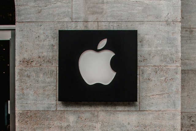 US sues Apple over alleged smartphone market monopoly
