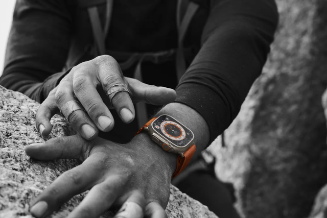 Apple responds to Apple Watch 'ghost touch' issue with temporary fix