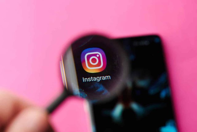 Meta tests an AI-powered search bar in Instagram