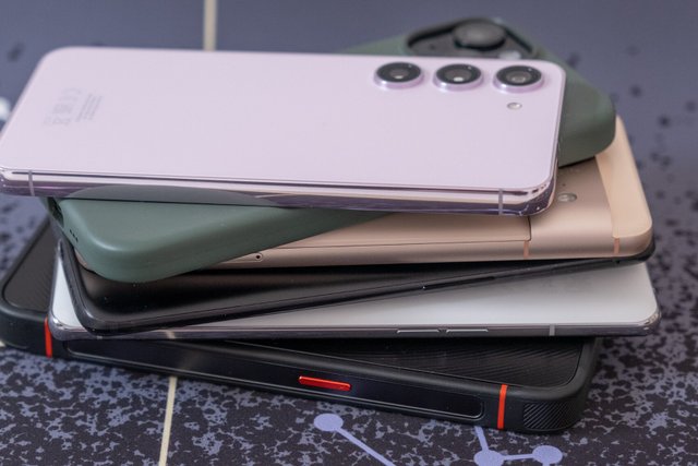 Samsung regains top position in global smartphone market, IDC reports