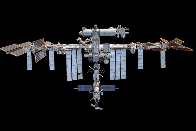 SpaceX wins $843M NASA contract to de-orbit ISS in 2030