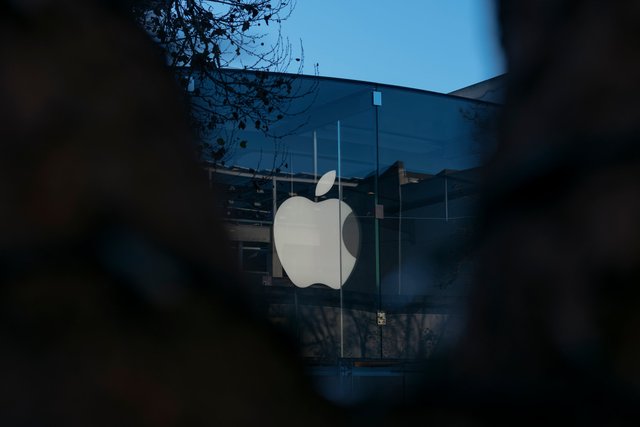 Apple wins a lawsuit over alleged app restrictions and overpriced iPhones