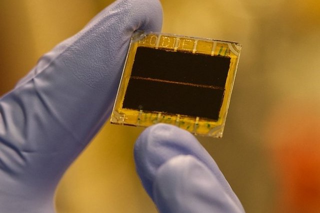Oxford scientists develop ultra-thin material to turn objects into solar panels