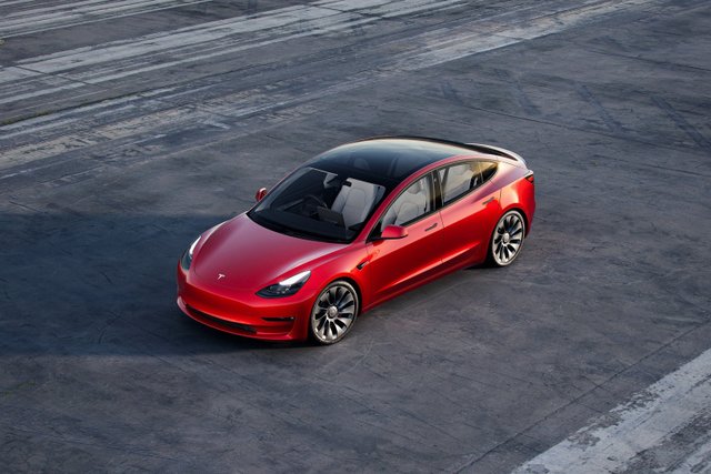 Tesla introduces "Actually Smart Summon" with latest software update