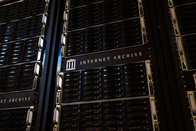 Internet Archive hit by DDoS attacks amid data breach disclosure