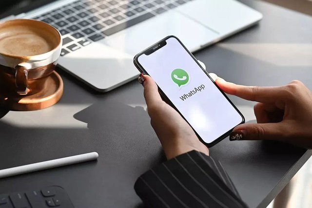 WhatsApp for iOS adds new Home Screen widget and camera features