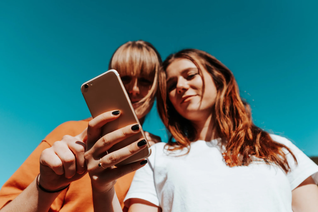 Australia Passes Law Banning Social Media for Under-16s