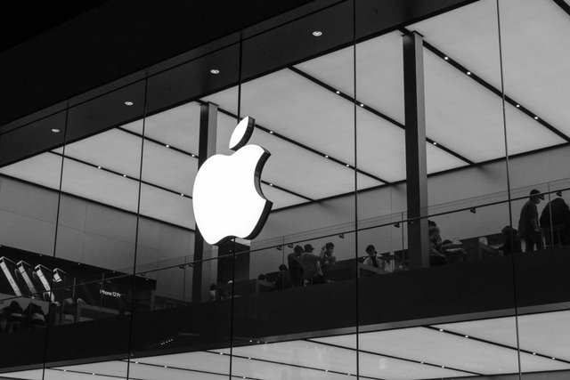 First Real Images of iPhone SE 4 Leaked