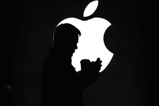 Apple Flew in Five Planes of iPhones Ahead of Tariffs