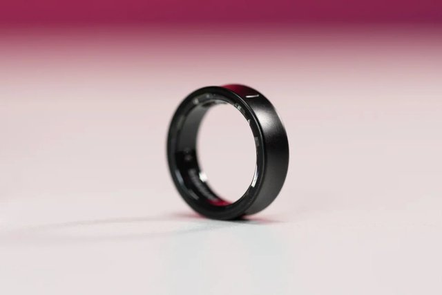 Samsung Galaxy Ring battery issue traps user’s finger