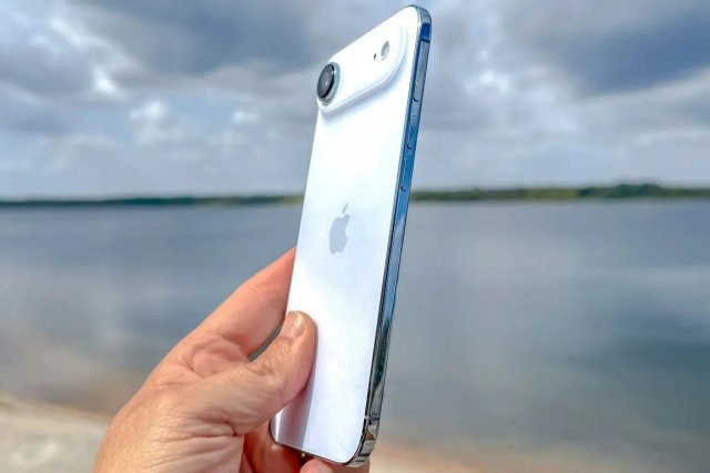 Global retailers cut iPhone Air prices amid weak demand