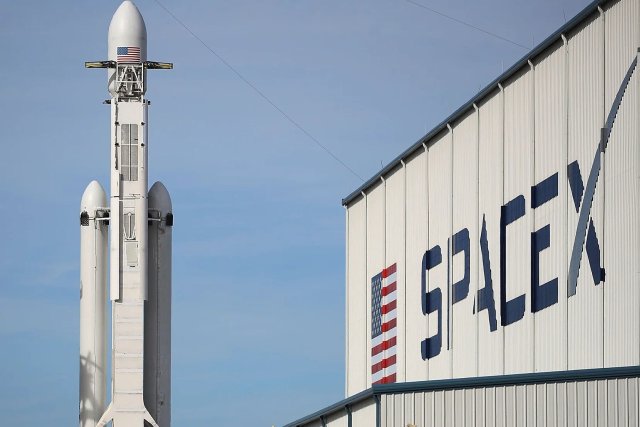 Musk confirms SpaceX–xAI merger talks to fund AI expansion