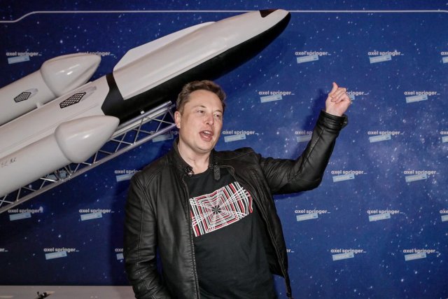 Elon Musk says SpaceX could begin building a Mars base within 5–7 years