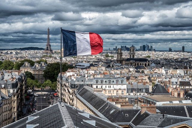 France to shift government systems from Windows to Linux and phase out U.S. software